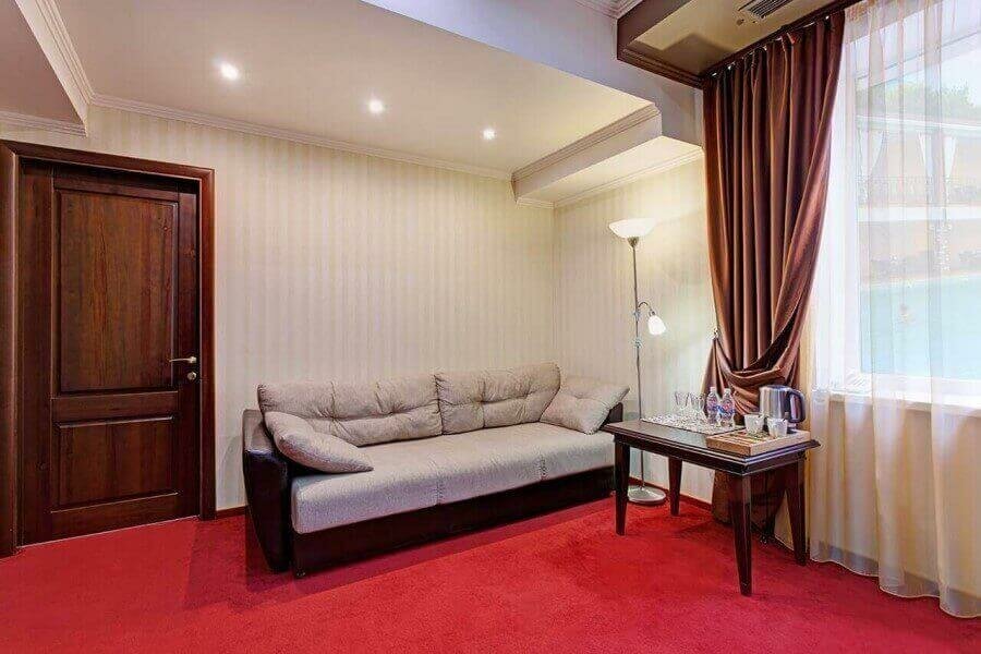 Гостиница Дельмонт Сукко